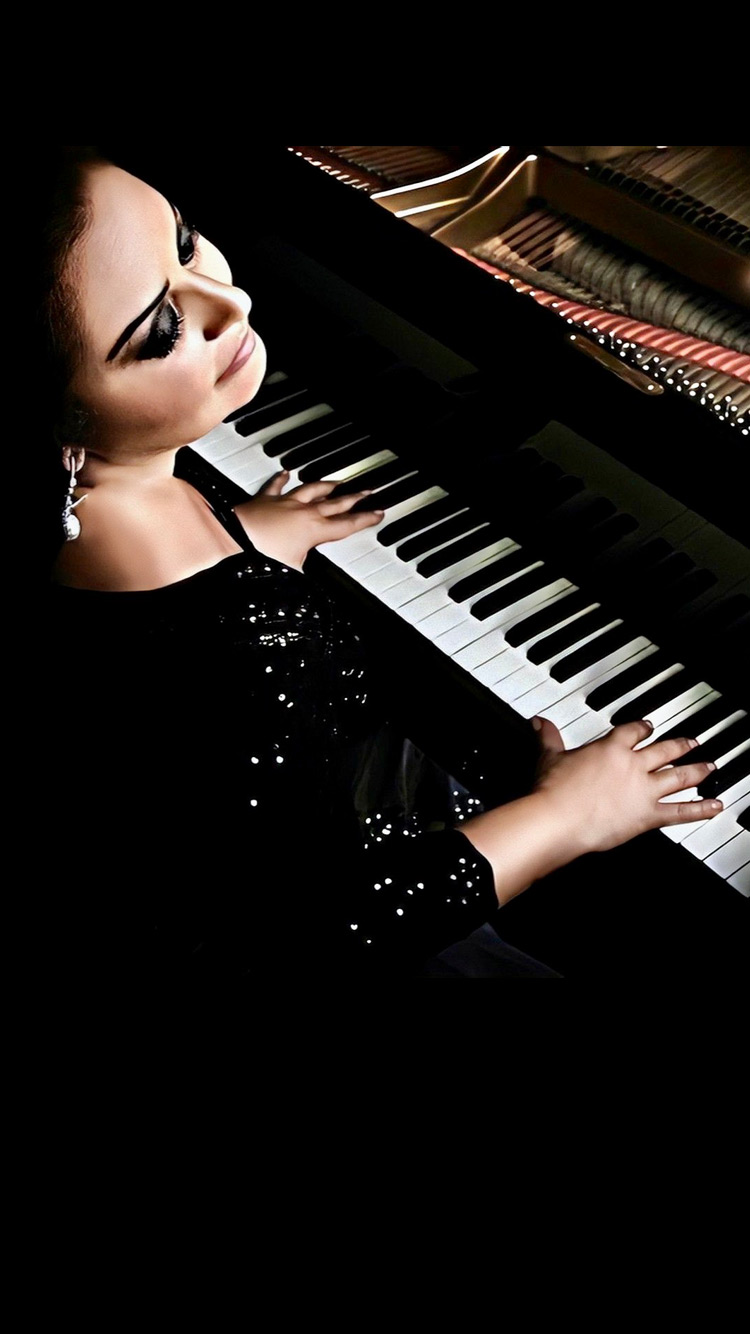 Mehveş Emeç on the piano